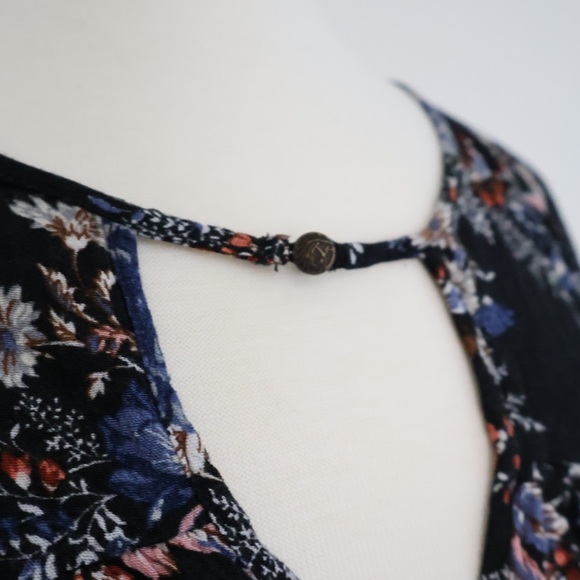 American Eagle Outfitters Long Sleeve Navy Blouse with Floral Pattern Medium (M) - Picture 6 of 7